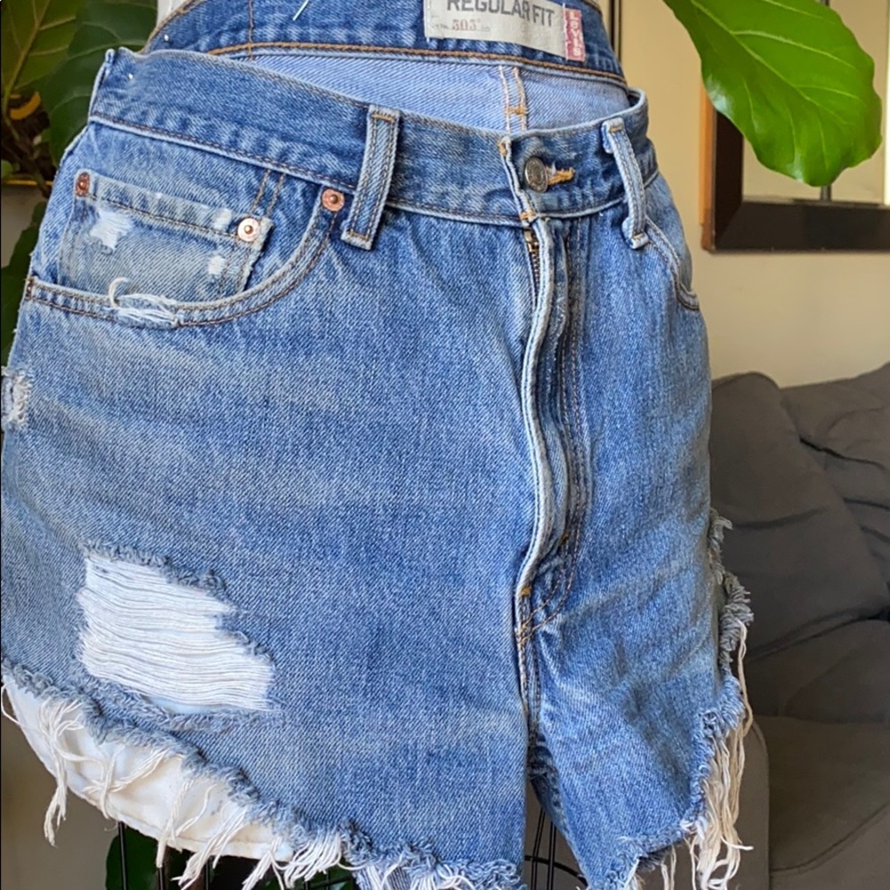 LEVI’S distressed shorts - Picture 8 of 16